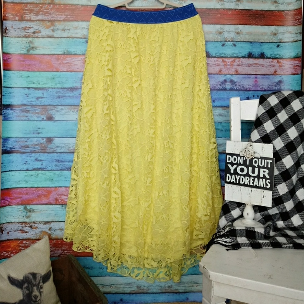 Gorgeous Yellow lace Lucy Hi-Lo skirt